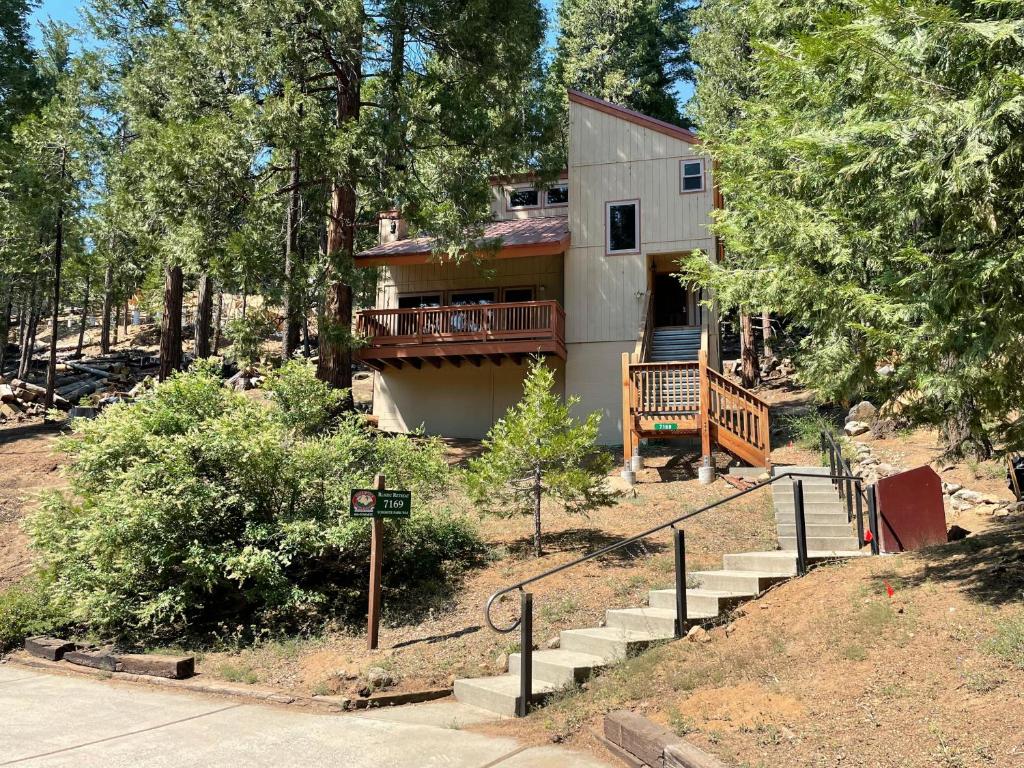 Rustic Retreat, Yosemite West