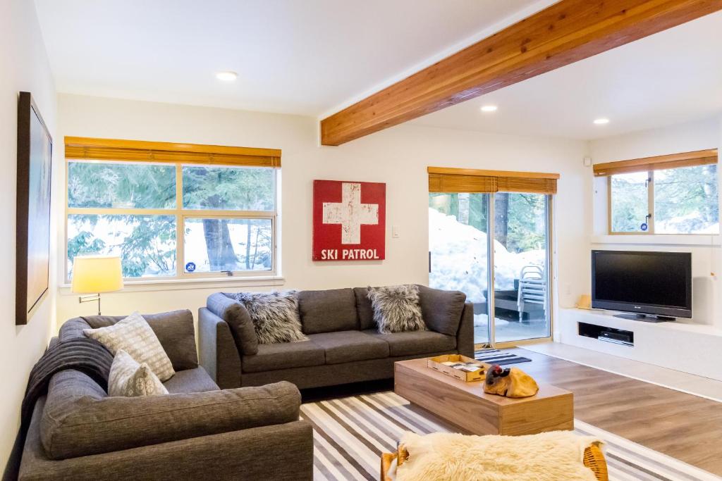 Ski in Out, Great Location, Free Shuttle Bus, Whistler