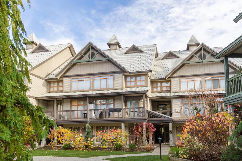 Bright and Clean, Walk Everywhere, Shared Pool and Hot Tub, Whistler