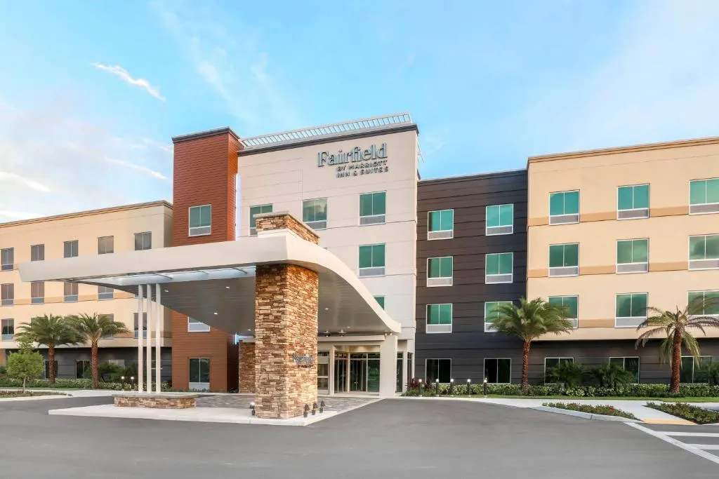 Fairfield by Marriott Inn & Suites Cape Coral North Fort Myers，位于珊瑚角的酒店