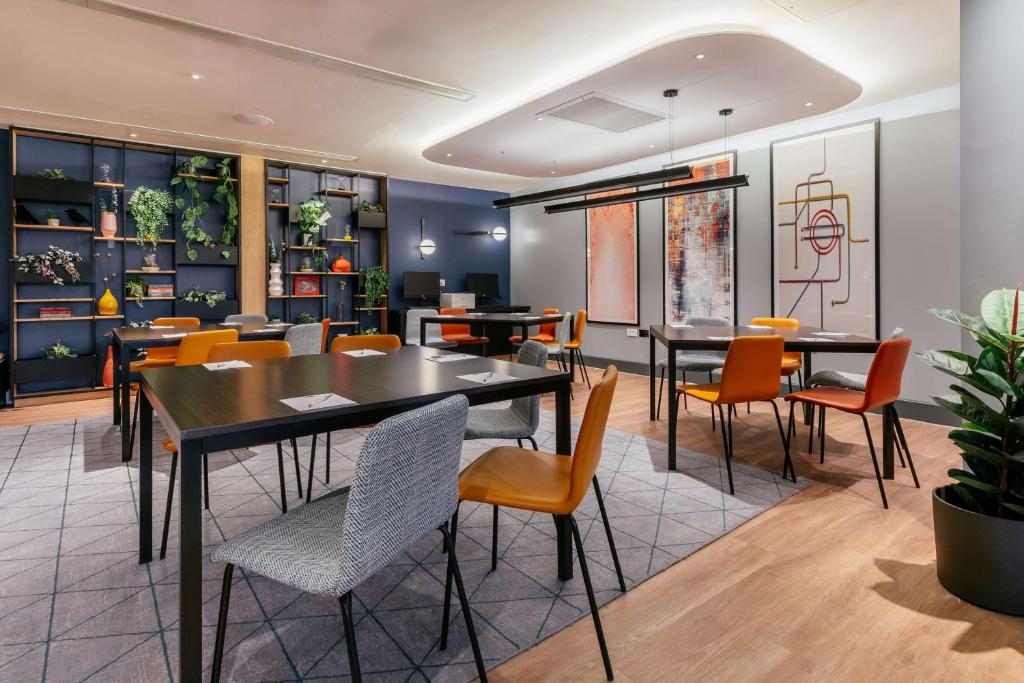 ハンプトン バイ ヒルトン ロンドン パーク ロイヤル (Hampton by Hilton London Park Royal) 会議室