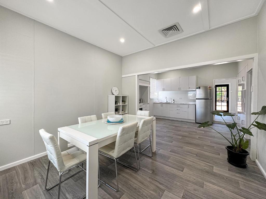 Relax At Gossan, Broken Hill