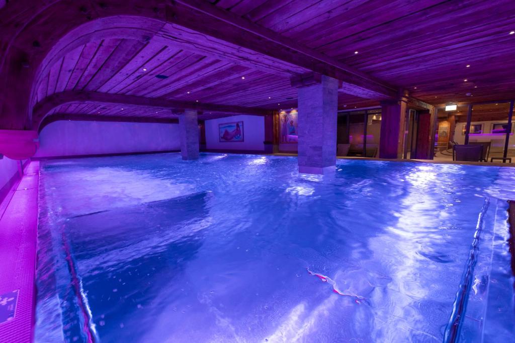 Piscină
