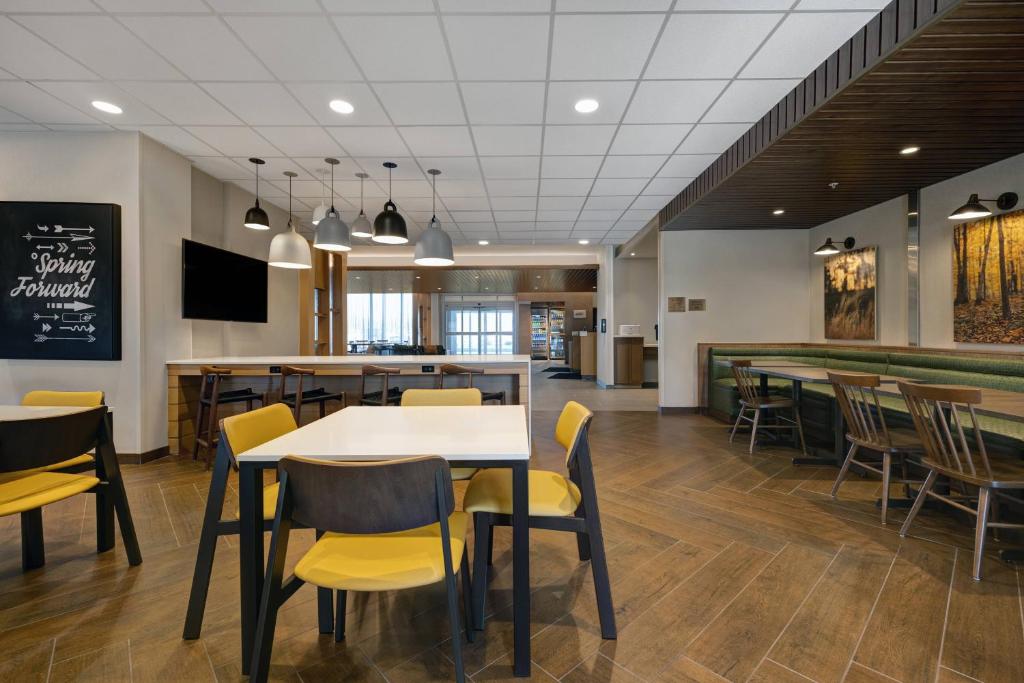 Fairfield by Marriott Inn & Suites Milwaukee Brookfield レストラン