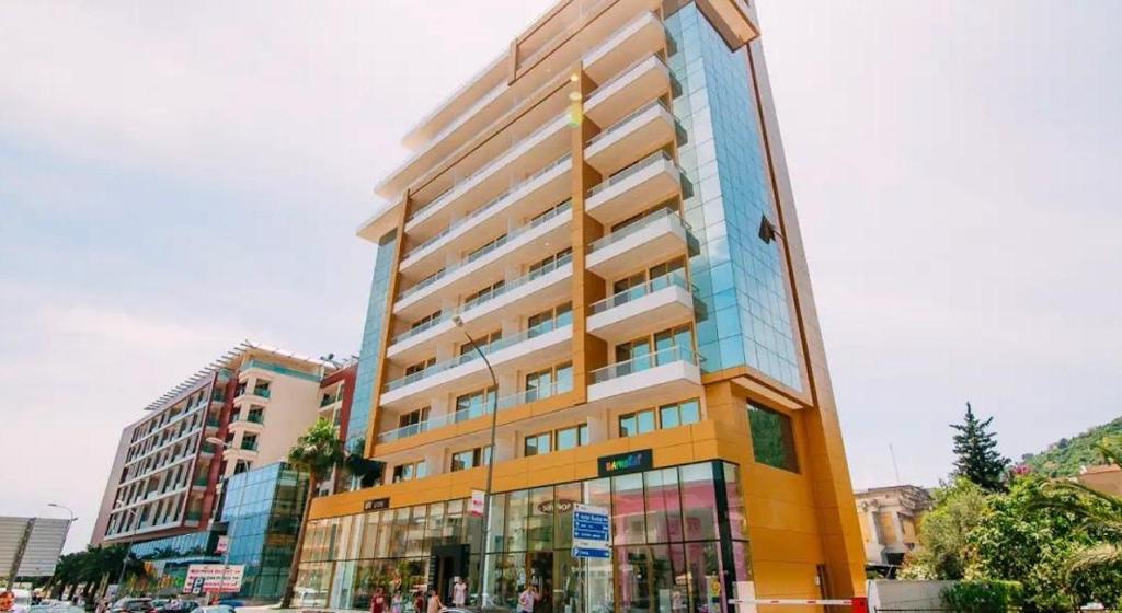 Central Victoria Apartment - 2