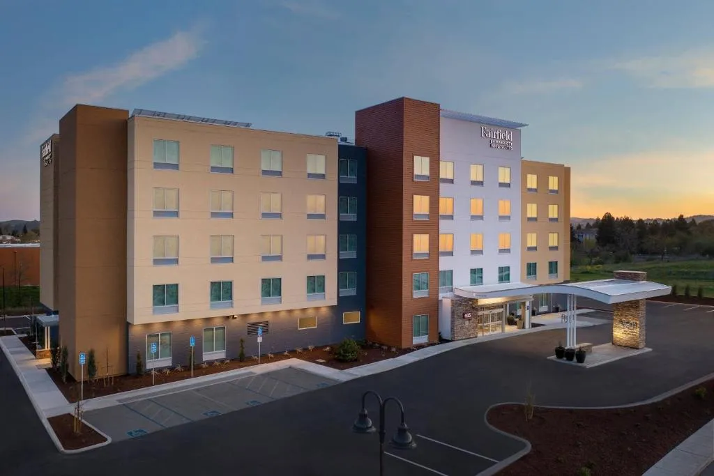Fairfield Inn & Suites by Marriott Santa Rosa Rohnert Park，位于罗内特公园的酒店