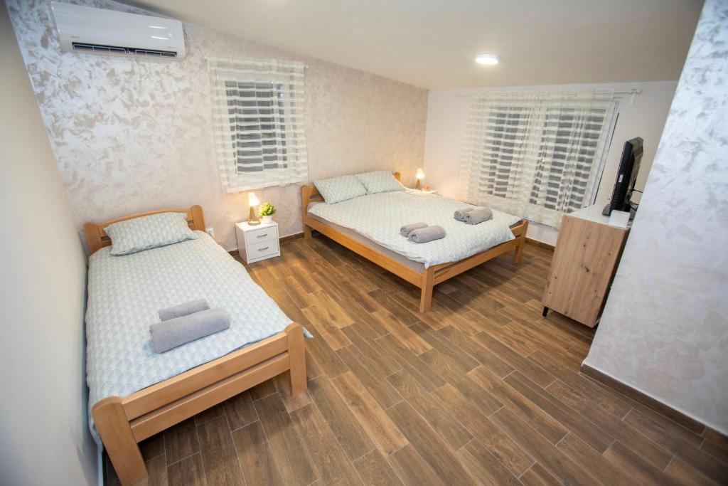 The Old Courtyard - 5