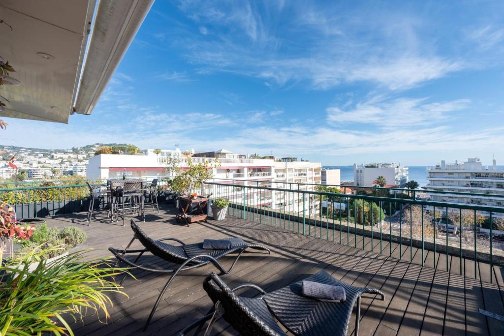 Duplex with Rooftop and Sea View Palm Beach, Cannes