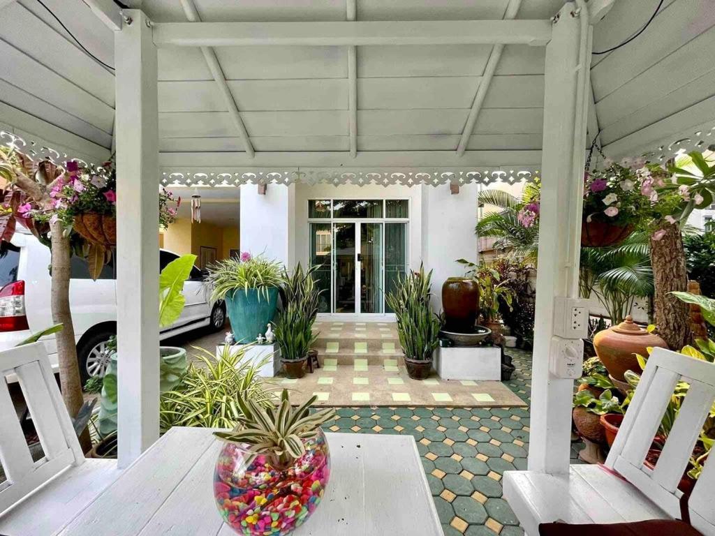 Modern Thai Style Garden Home