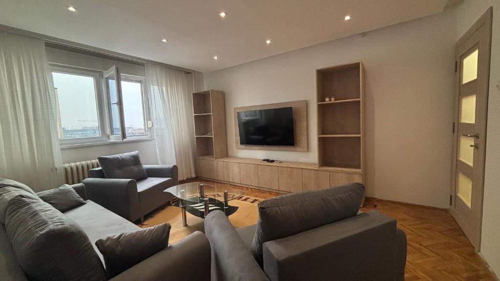 Charming Vracar Apartment near Saint Sava Temple - 3