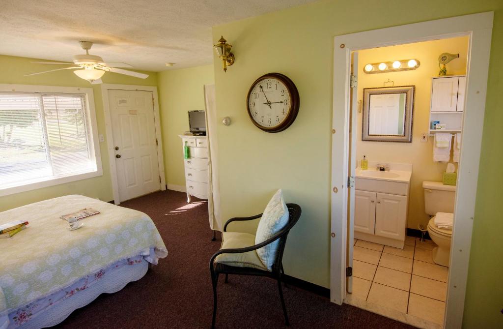 Savannah House Wine Country Inn & Cottages photo