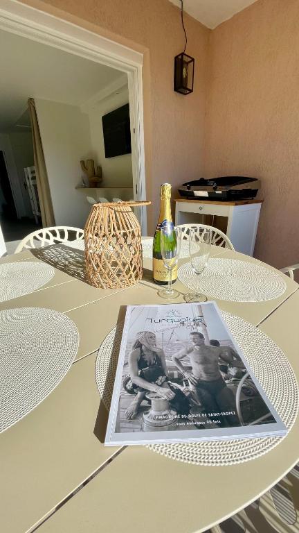 Proche St Tropez refait à neuf bord de plage et piscine - 3