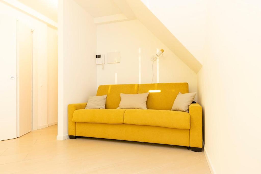 Sunny retreat near metro, 12 min to Duomo - 5
