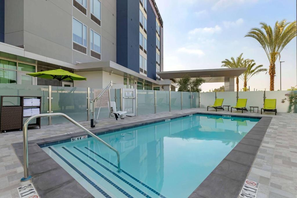 SpringHill Suites by Marriott Anaheim Placentia/Fullerton スイミングプール