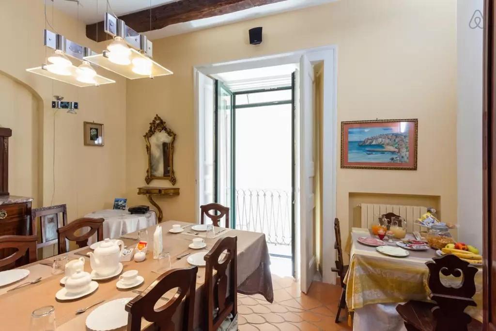Restaurant, Bed and Breakfast Adelberga in Salerno
