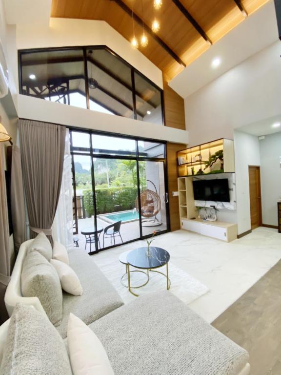 Ploy Mountain View Pool Villa, Ban Thai Thai