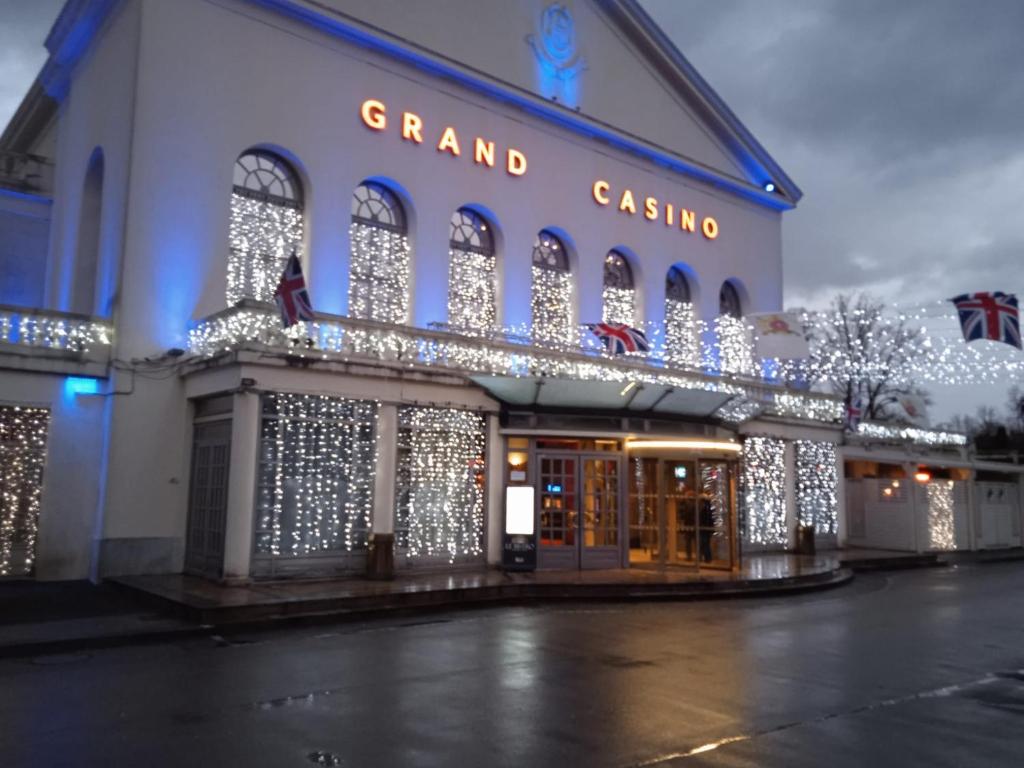 Au Charme du Lac Espace bien etre et Piscine chauffe proche parc et restaurant du casino 전경