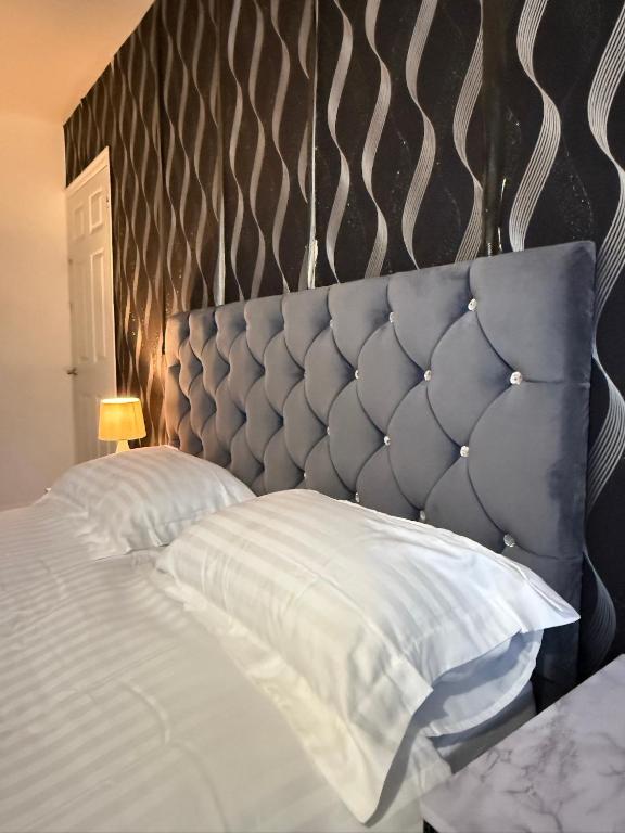 The Crib 1, Manchester