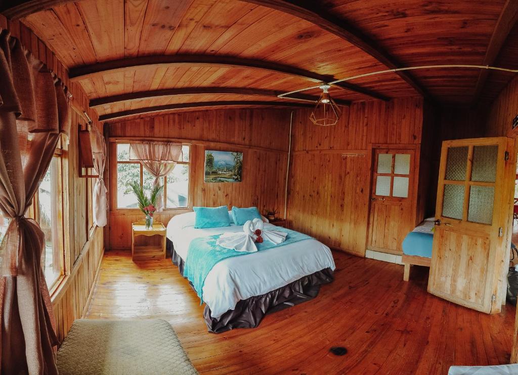 Mindo GlamBird Glamping & Lodge - 1