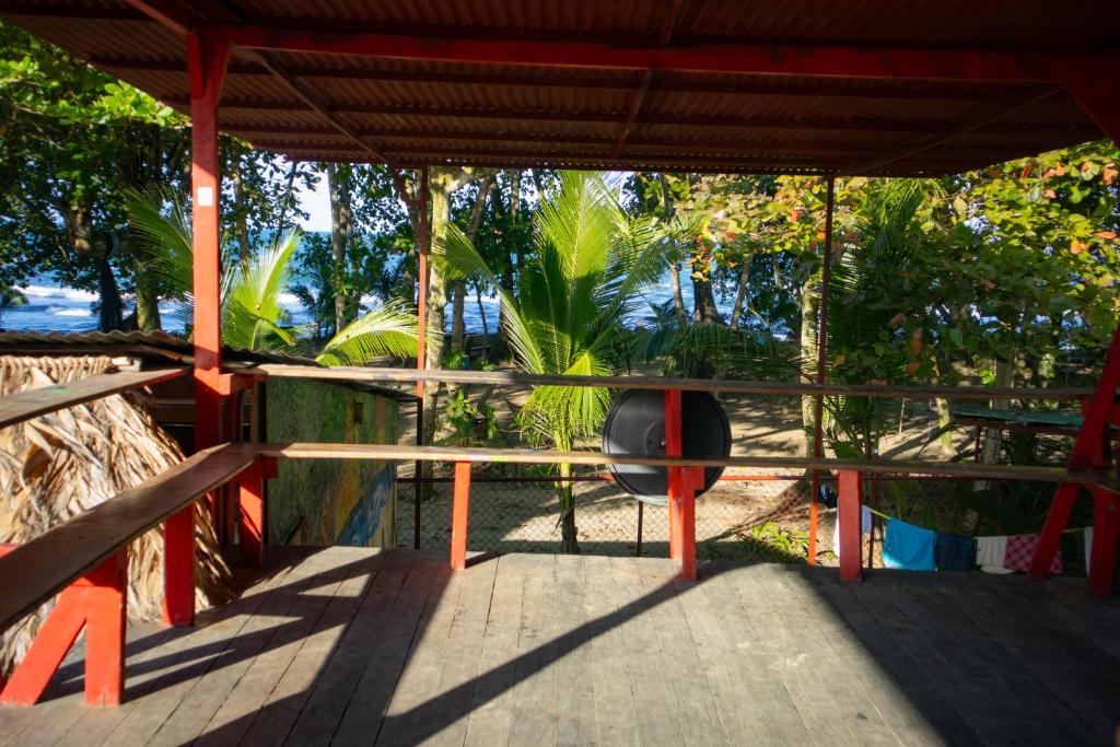 Exterior view, Rocking J's in Puerto Viejo de Talamanca