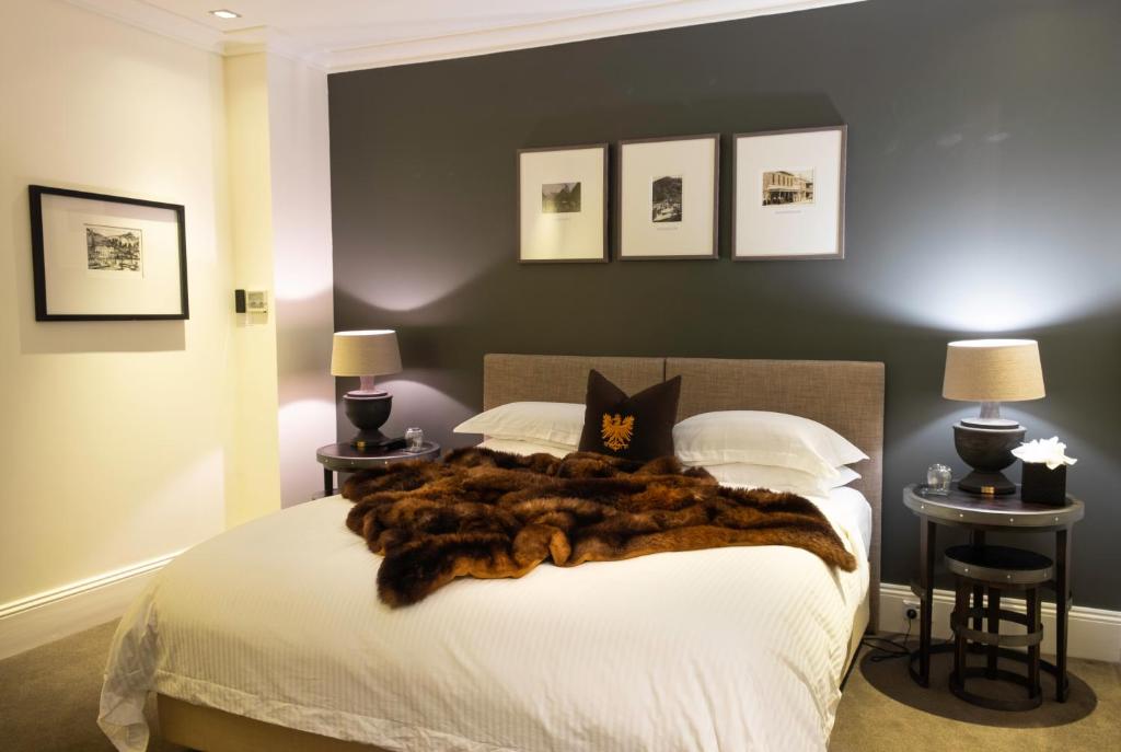 Eichardt's Private Hotel & Lakefront Apartments