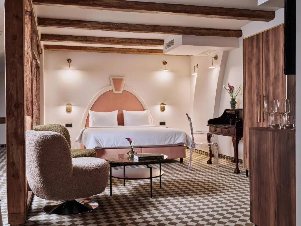 Hotel Pietryna，位于罗兹的酒店