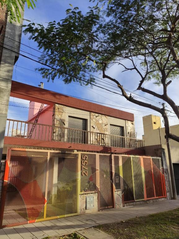 Casa grande, céntrica y con garage - 1