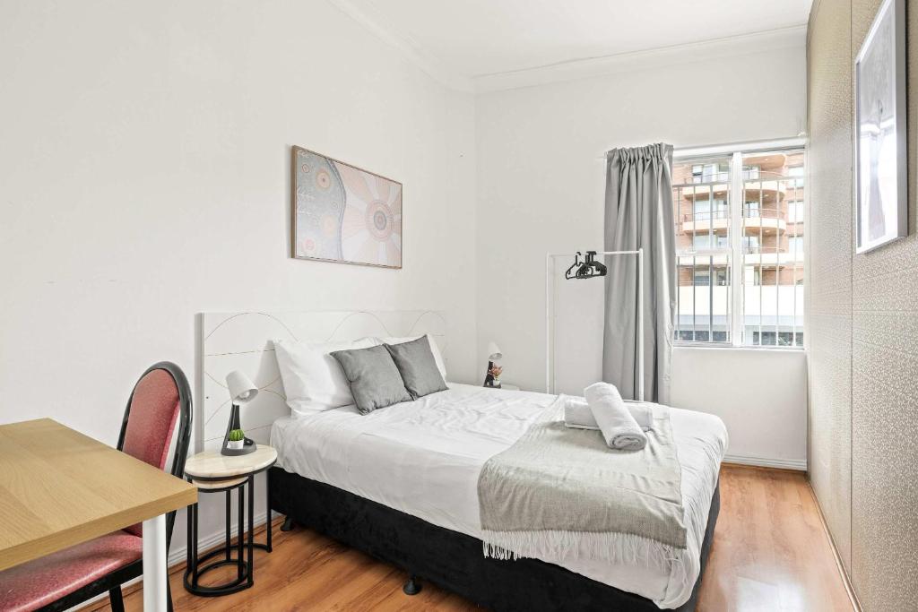 Double Room in Kingsford - Next to the Station - Shared Bathroom, Sydney