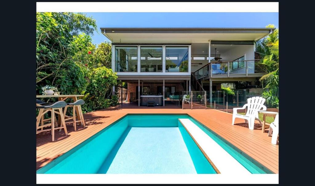 IndulgeAtSurfriders, Forster