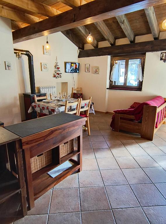 Petit Royal - Maisons de Charme Valle d'Aosta - Appartamento per 6 persone - con Balcone, Giardino e Soppalco - 2