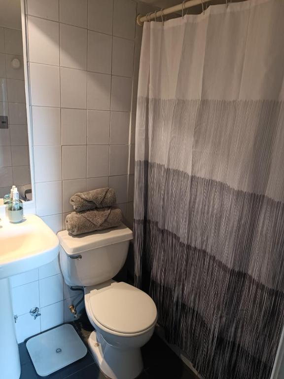private room and bathroom in perfectly located apartment - 3