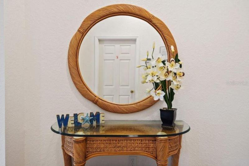 579 - Gorgeous Water View 3 bed Condo with Private Balcony close to Disney, Kissimmee