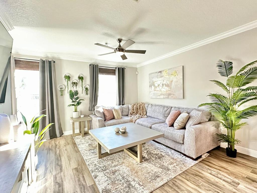 New 3BR w King Beds, Pool, Modern Elegance, Tampa