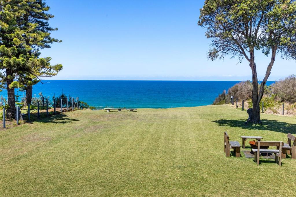 The Castle - Pet Friendly - Absolute Beachfront, Culburra Beach