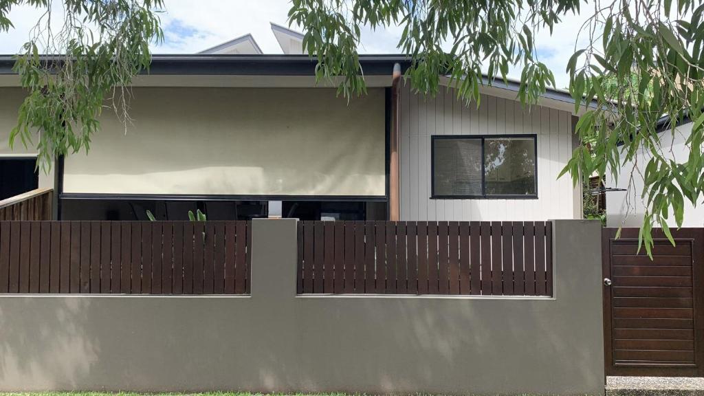 Hook Wine Sinker, Brunswick Heads