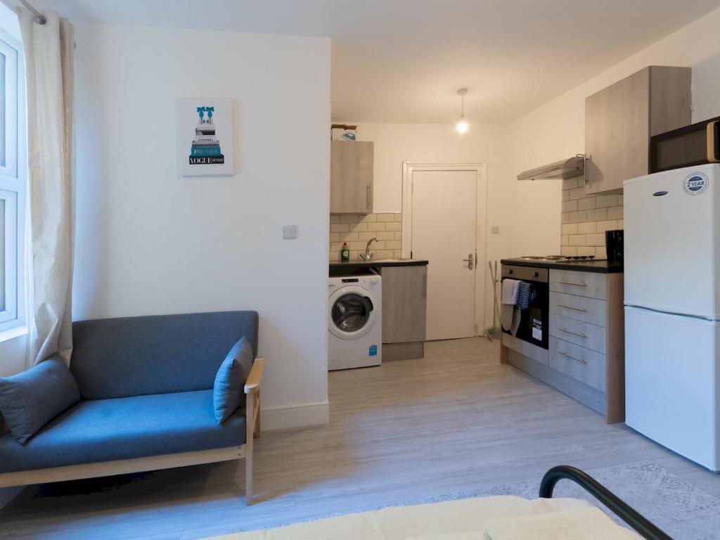 Pass the Keys Studio flat in Heart of Southend, Southend-on-Sea