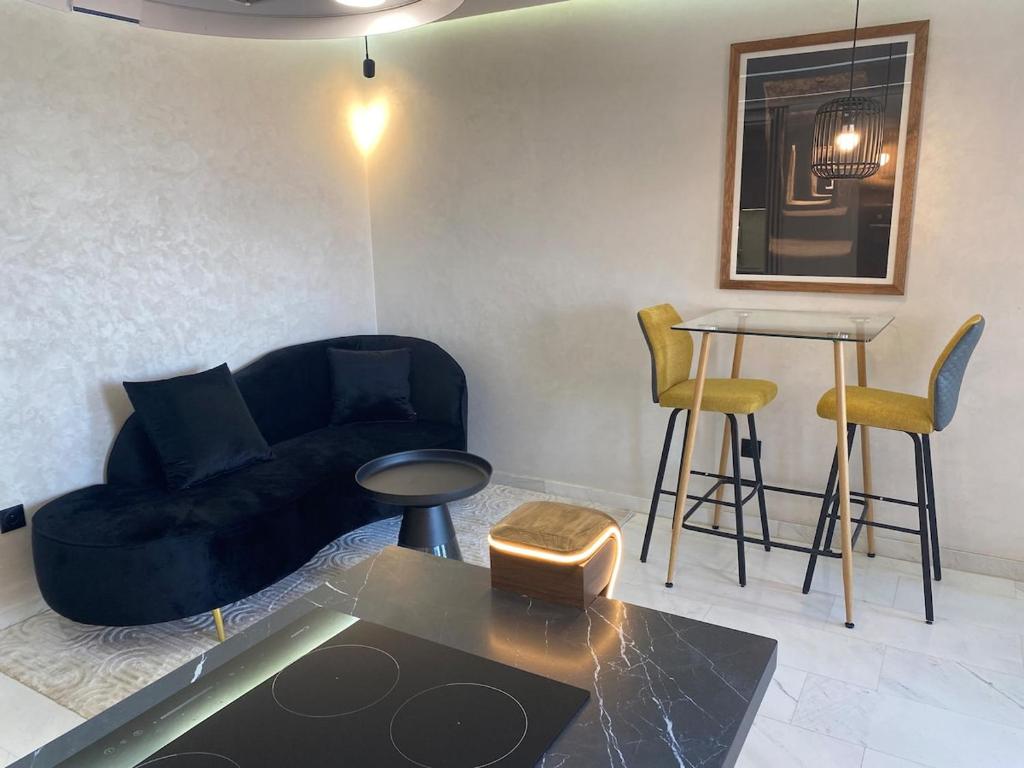 Ultra Modern Studio with Rooftop Pool, Marakéš