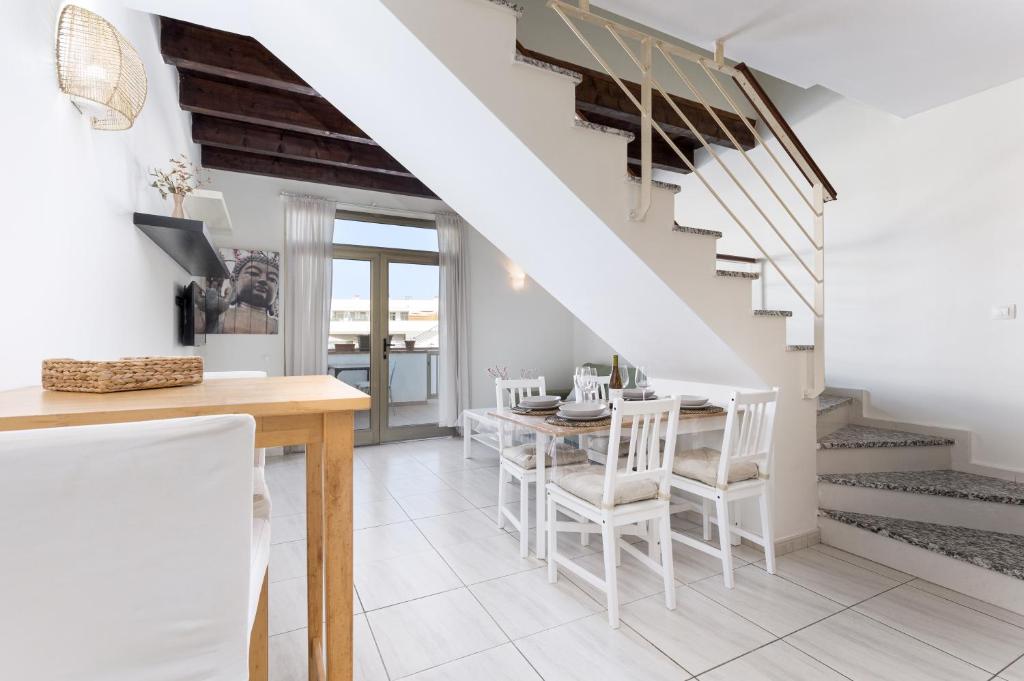 Home2Book El Cotillo Duplex Apt, Coastal Paradise, Cotillo