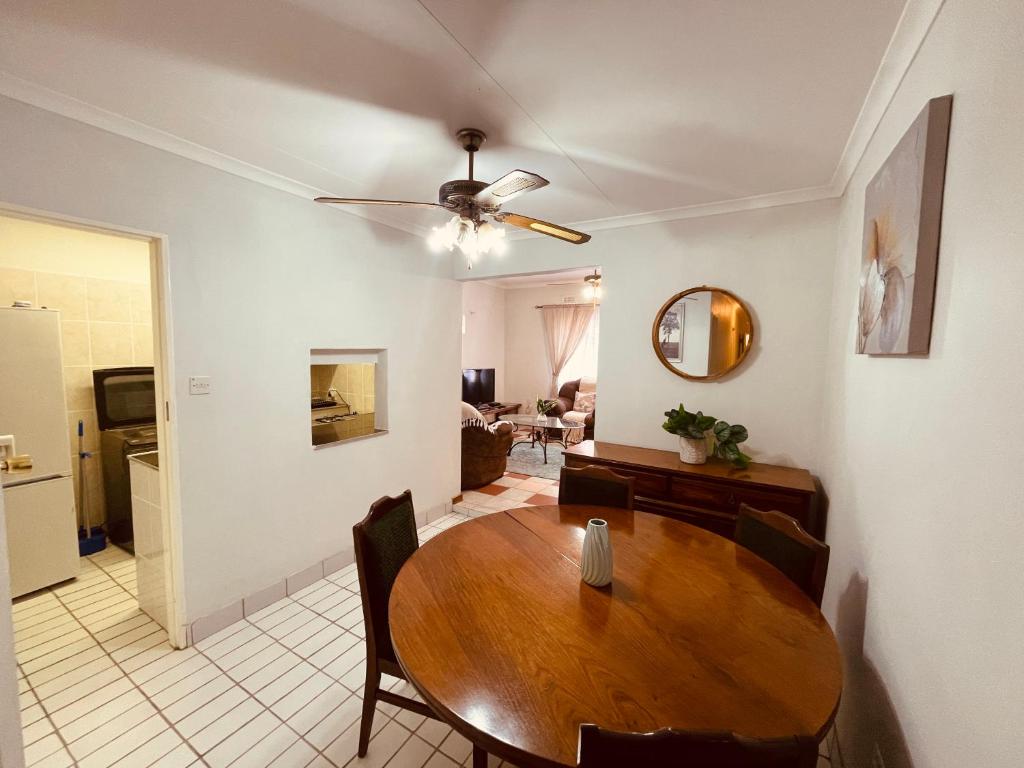 Melrose place, Francistown