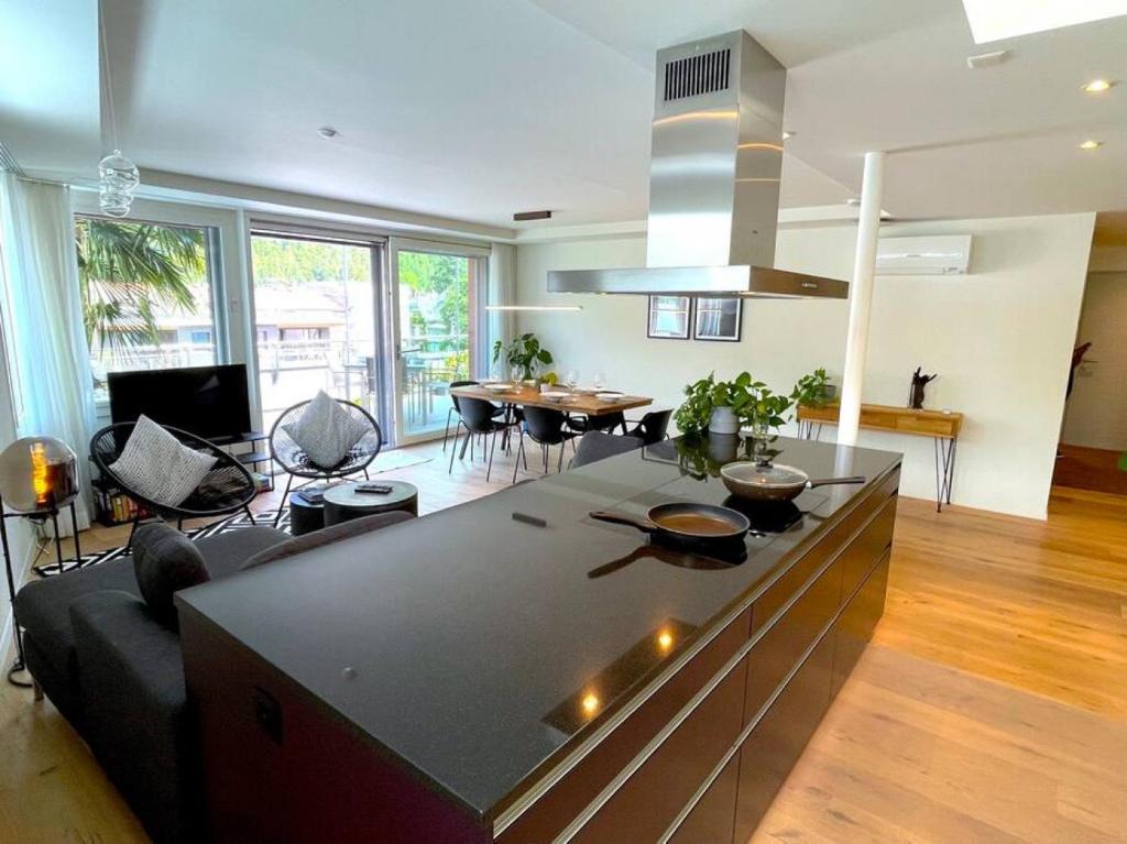 Penthouse Alps Scenic Views and Concierge by SwissHut - 3