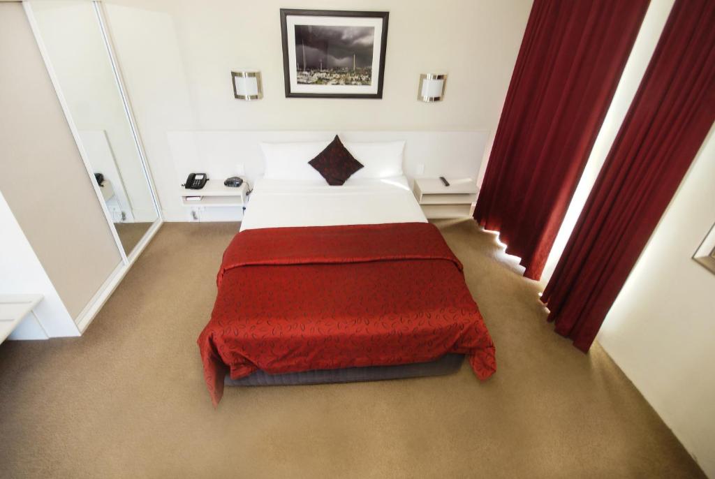 Isa Hotel photo
