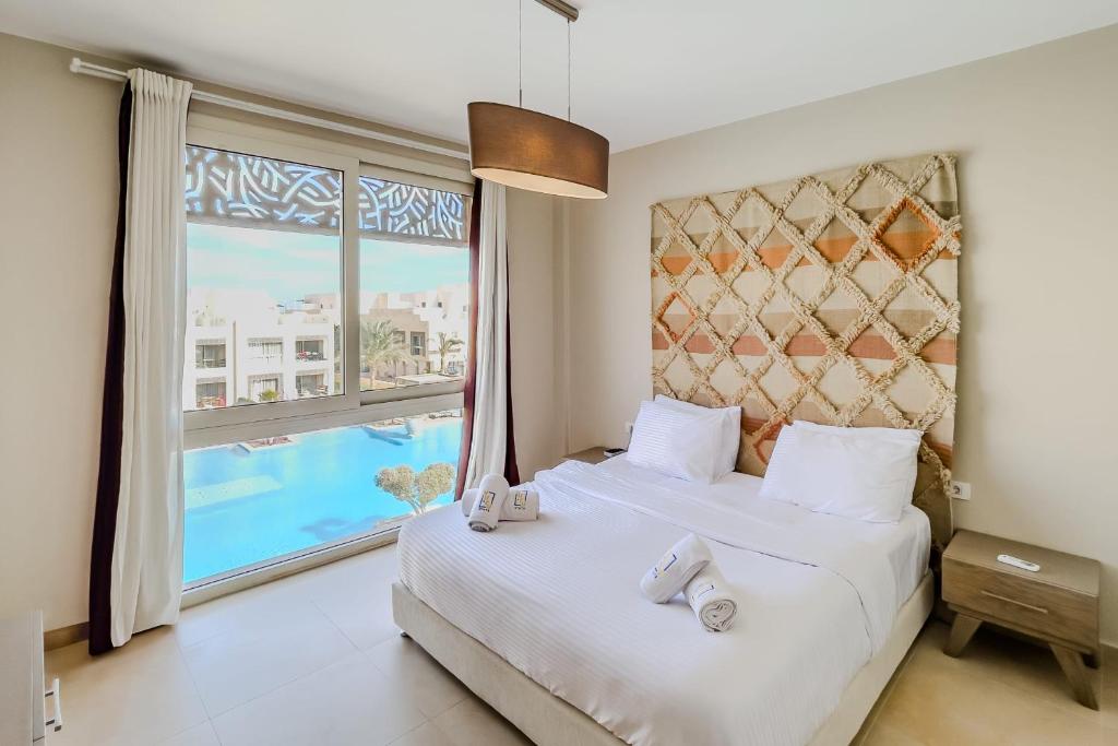 Radiant & Refined 2BDR MangroovyFree Beach & Pool, Hurghada