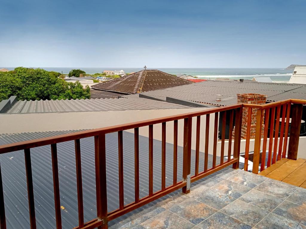 Studio on Main, Witsand