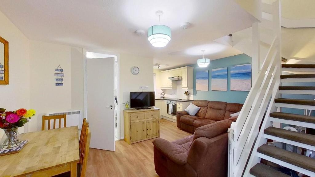 06 Strawberry Hill, Tolroy Manor, Hayle