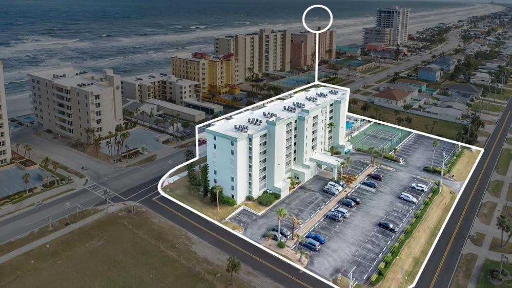 Relaxing Ocean Condo Steps from the Beach, Daytona Beach Shores