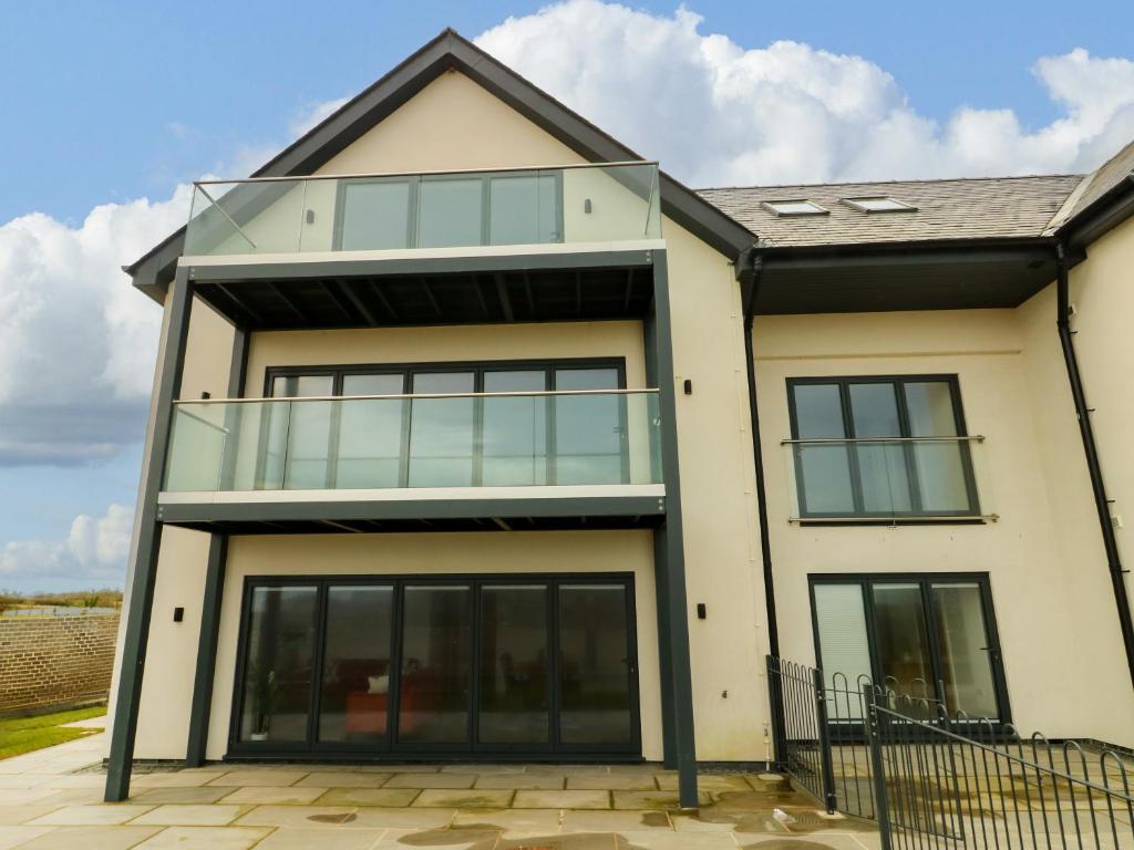 Glynllifon 3, Llanallgo