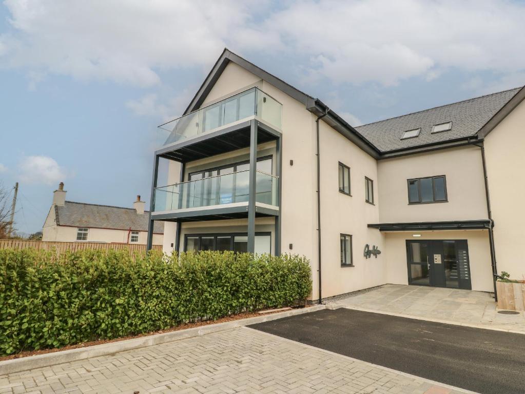 Glynllifon 1, Llanallgo