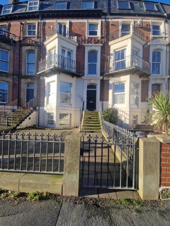 Harper by the Sea, Whitby