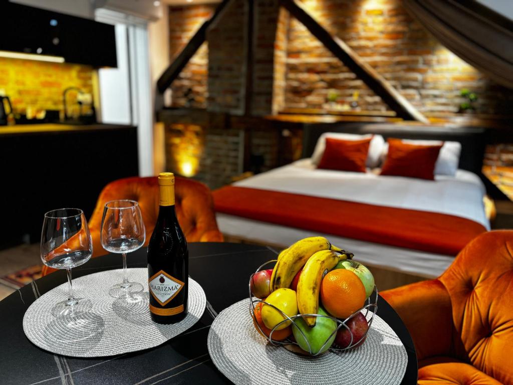 Amber Night Suite - 1