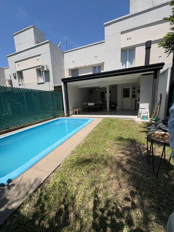 Casa ALI, cuenta con 4 camas individuales y una cama matrimonial, capacidad máxima 6 personas - 5